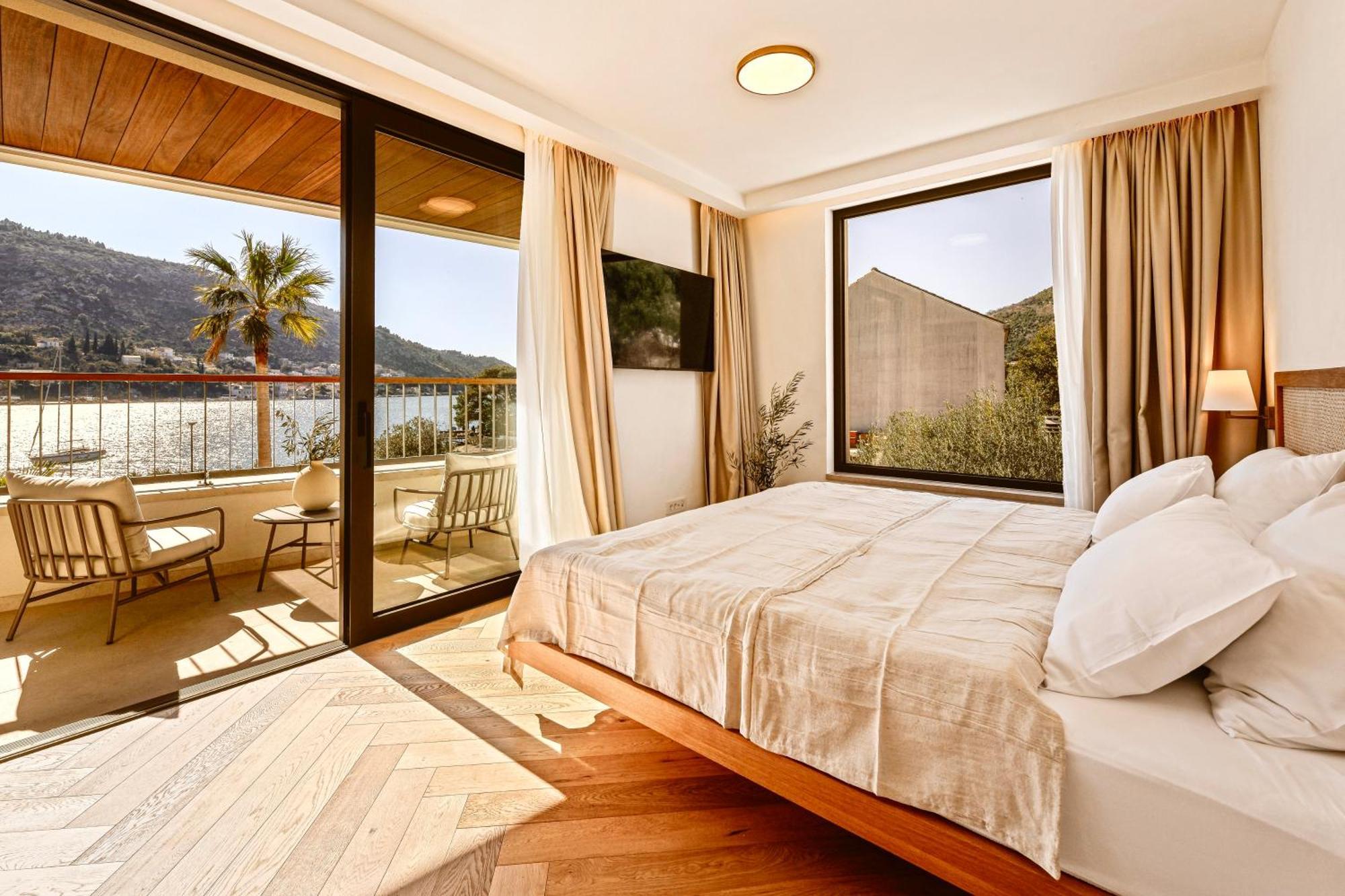 & - Of 5 Star Vila *