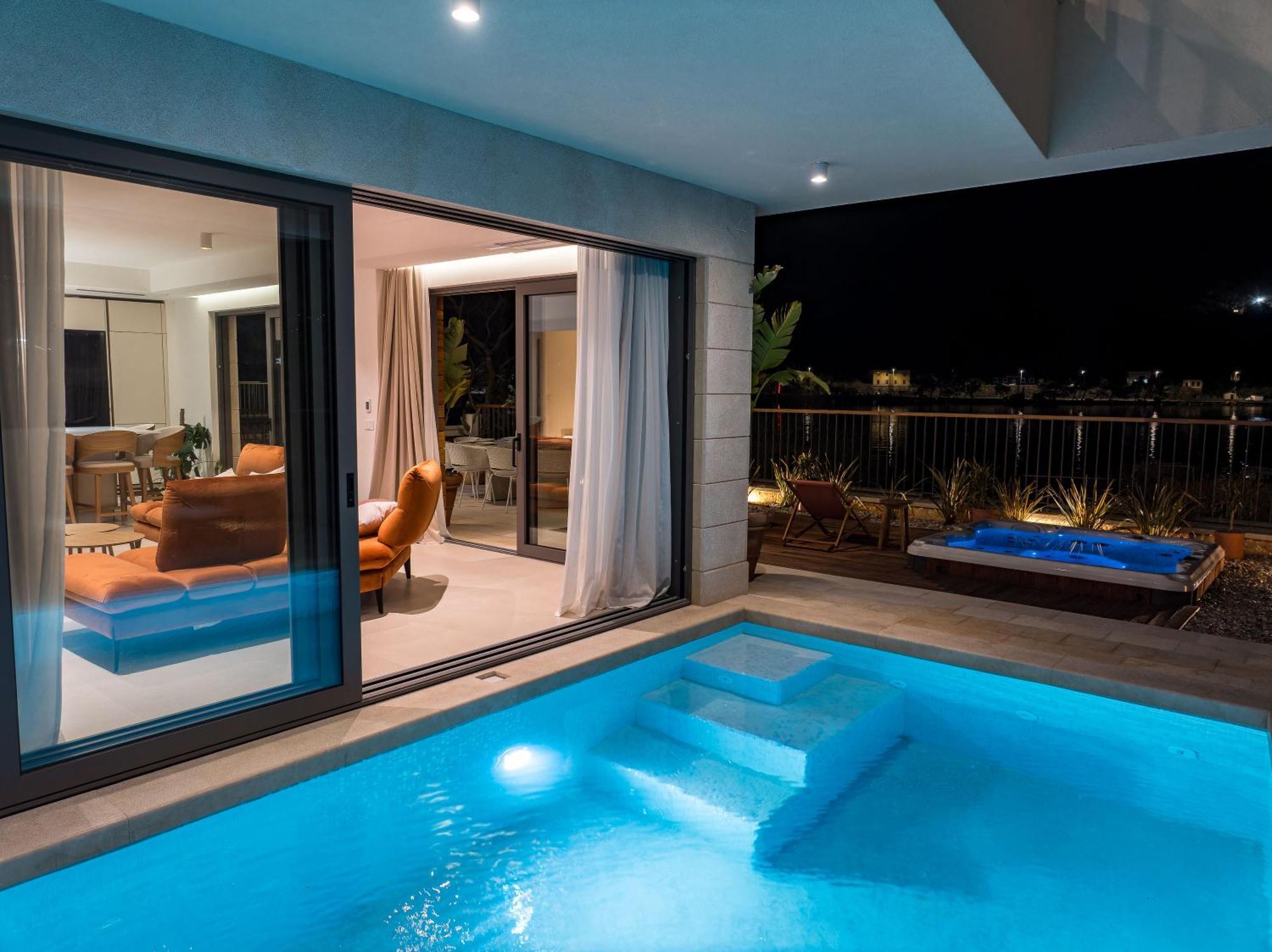& - Of 5 Star Vila *